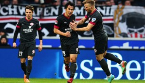 Shinji Okazaki (M.) erzielte gegen seinen Ex-Klub den Ausgleich