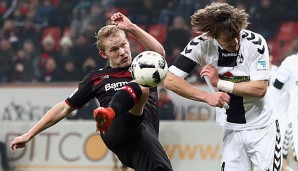 Joel Pohjanpalo (l.) im Zweikampf mit Caglar Souyuencue