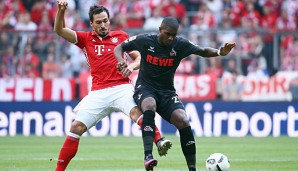 Mats Hummels im Zweikampf mit Anthony Modeste