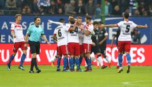 Aaron Hunt erzielte mit gütiger Mithilfe von Ron-Robert Zieler das 1:0 für den HSV