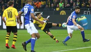 Mit einem Traumtor stellte Raphael Guerreiro bereits in der 25. Minute auf 4:0 für den BVB - es reichte trotzdem nicht