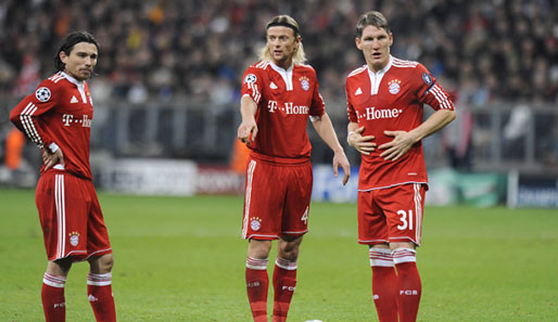 Schweinsteiger (r.) ist gesperrt. Spielt Pranjic oder Tymoschtschuk (M.)? Oder sogar beide?