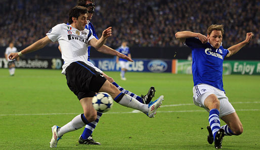 Ob Benedikt Höwedes (r.) auch gegen ManUnited so das Tor verteidigen kann, ist weiter offen