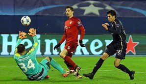 Robert Lewandowski (M.) erzielte in Zagreb seine CL-Tore sechs und sieben in dieser Saison