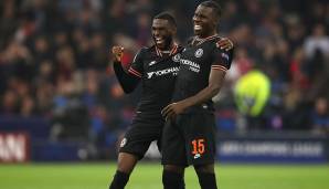 Auch eine Fünferkette versuchte Lampard. Zwischenzeitlich verdrängten wahlweise KURT ZOUMA oder FIKAYO TOMORI sogar Christensen aus der Startelf, was sich mittlerweile jedoch wieder geändert hat. EMERSON bekam als Außenverteidiger ebenfalls Chancen.