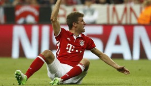 ANGRIFF Thomas Müller: Hing auf der Mittelstürmerposition in der Luft. Mehrfach mit Problemen bei der Ballverarbeitung, so etwa bei einem starken Lahm-Zuspiel in Durchgang eins. Strahlte kaum Gefahr aus - Note: 5