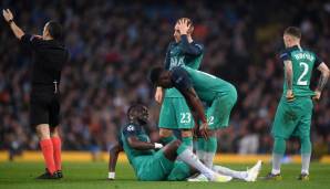 Moussa Sissoko: Begann im rechten Mittelfeld, rückte aber Mitte der ersten Halbzeit neben Wanyama auf die Sechs. Von dort spielte Sissoko einige raumgreifende Pässe. Kurz vor der Pause musste er verletzungsbedingt runter. Note: 3.