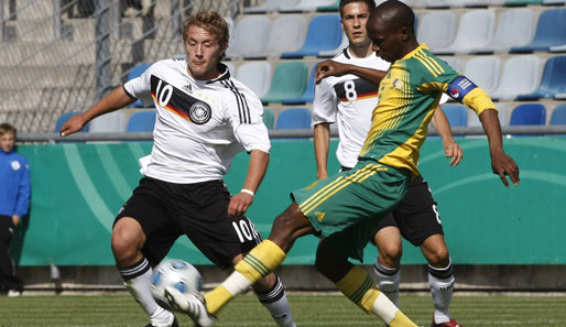 Mittelfeldspieler Lewis Holtby (l.) möchte sich auch im Viertelfinale beweisen