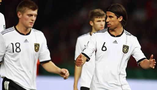 Toni Kroos (l.) und Sami Khedira regenerieren sich noch, um fit gegen Schweden zu sein