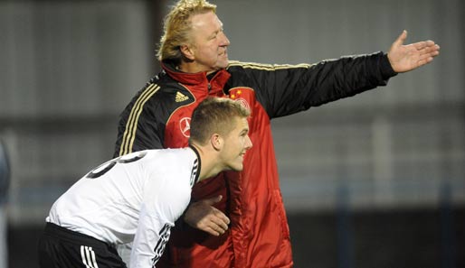 U-19-Nationaltrainer Horst Hrubesch qualifizierte sich mit seinem Team vorzeitig für die Eliterunde