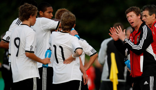 Steffen Freund (r.) und seine U 16 haben gegen Zypern gewonnen