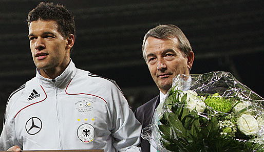 Wolfgang Niersbach (r.) wünscht sich Michael Ballack wie einst wieder an seiner Seite