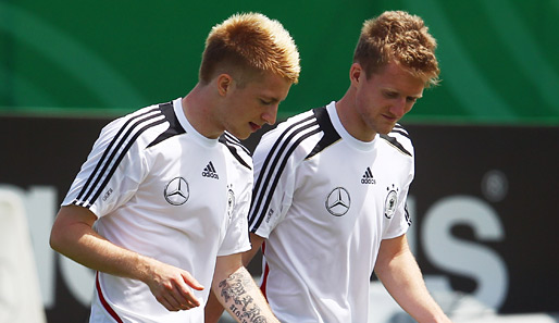 Marco Reus (l.) und Andre Schürrle spielten gegen Griechenland etwas überraschend von Beginn an