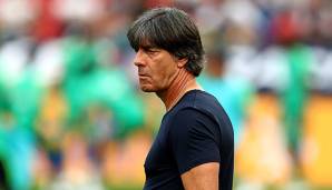 Joachim Löw freut sich bei seinen Zugfahrten nicht über den Besuch der Fans.