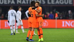 AD: "Oranje Herr und Meister über Weltmeister Frankreich. Es wurde ein schöner Abend, voll mit Pluspunkten. Oranjes dick verdienter 2:0-Sieg über Frankreich bedeutet, dass Koemans Mannschaft in der Nations League bleibt und Deutschland absteigt."