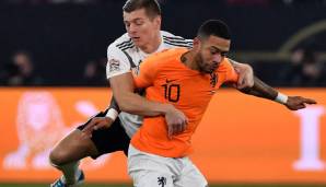 LINKES OFFENSIVES MITTELFELD – MEMPHIS DEPAY: Bei Manchester United gescheitert, blüht Depay in Lyon so richtig auf. Auch im Nationalteam unverzichtbar. Besitzt auch wegen seiner einzigartigen Schusstechnik die Gabe, Unvorhergesehenes anzustellen.