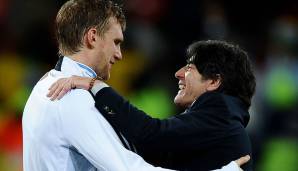 Pert Mertesacker (l.) hat Joachim Löw einen Rat gegeben.