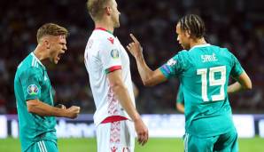 Joshua Kimmich (l.) freut sich über Leroy Sanes Führungstreffer für Deutschland gegen Weißrussland.