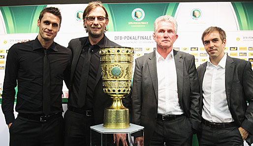 Ein Foto gemeinsam mit dem Objekt der Begierde: Kehl, Klopp, Heynckes und Lahm (v.l.n.r)