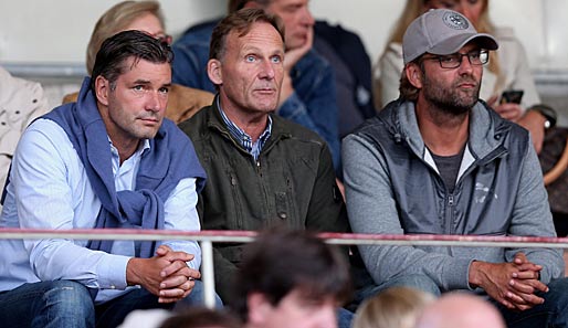 Micheal Zorc (l.), Aki Watzke (m.) und Jürgen Klopp (r.) bitten die BVB-Fans um Unterstützung