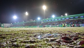 In Lotte machte Frau Holle den Borussen und Sportfreunden einen Strich durch die Rechnung: Kurz vor Spielbeginn fing es an zu schneien...