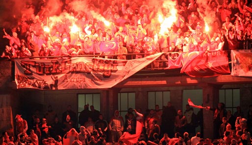 Die türkischen Fans sollen Österreichs Jürgen Macho mit Gegenständen beworfen haben