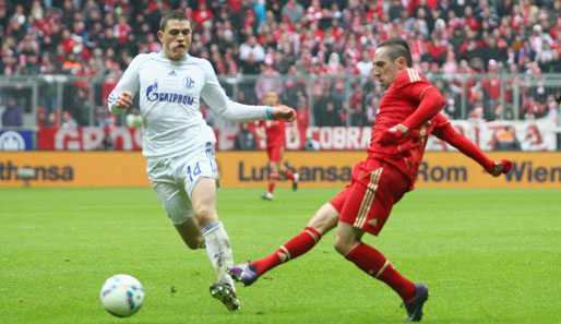 Will er ins Finale muss sich Papadopoulos (l) eventuell auch mit Ribery (r.) auseinandersetzen