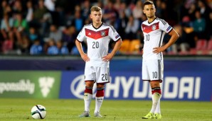 Max Meyer (l.) konnte auch gegen Dänemark sein Potenzial nicht abrufen