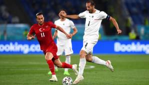 GIORGIO CHIELLINI: Räumte hinten souverän alles ab, gab ansonsten den Ballverteiler von hinten raus und hatte die erste Großchance Italiens, als er per Kopf nach einer Ecke knapp an Cakir scheiterte (22.). Note: 2,5.