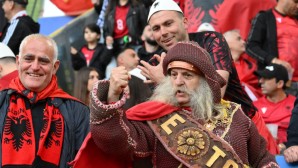 Viele albanische Fans werden ihr Team in Hamburg unterstützen.