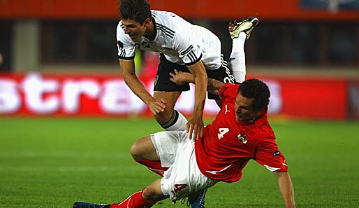 Emanuel Pogatetz (r.) fällt für das EM-Qualifikationsspiel gegen Lettland aus