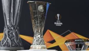 Dieser Pokal wartet auf den Sieger der Europa League.