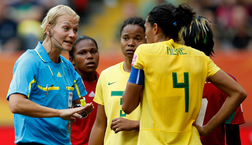 Für Bibiana Steinhaus (l.) ist das WM-Finale der Höhepunkt ihrer bisherigen Karriere