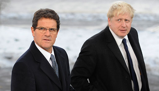 Not amused: Englands Nationaltrainer Fabio Capello (l.)