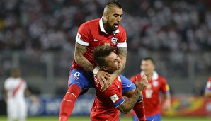 Die Bundesliga-Legionäre Vidal und Vargas jubeln über den Sieg gegen Peru