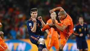 Nigel De Jong hatte für sein Foul von Howard Webb damals nur die Gelbe Karte gesehen