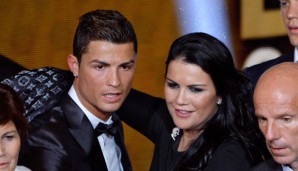 Katia Aveiro (r.) ätzte gegen die Beschmutzer der Statue ihres Bruders Ronaldo