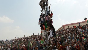 12. September 2013: Afghanische Fans empfangen ihre Helden als Südasienmeister im Stadion in Kabul