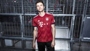 Das FCB-Trikot für die Saison 2018/19 überrascht mit vielen kleinen Rauten. Eine Hommage an den HSV? Oder doch eher an die bayerische Landesflagge?