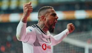 Boateng wechselt auf Leihbasis zu Besiktas - seine 13. Station als Profi. "Ich wollte schon immer in die Türkei", erklärt er bei seiner Vorstellung. In Istanbul gilt er früh als Publikumsliebling, lange bleibt er jedoch nicht.