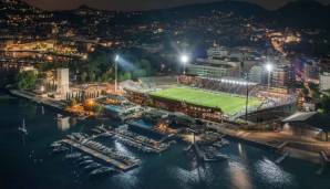 Das Stadio Giuseppe Sinigaglia mit seinen 13.602 Plätzen liegt direkt am Comer See.