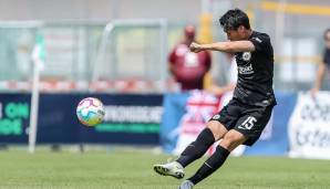 DAICHI KAMADA: Doch kein Wechsel diesen Sommer? Wie Sport1 berichtet, soll Kamada Eintracht Frankfurt nicht verlassen wollen. Vielmehr könnte sogar eine Verlängerung des Vertrags eine Option für Kamada sein.