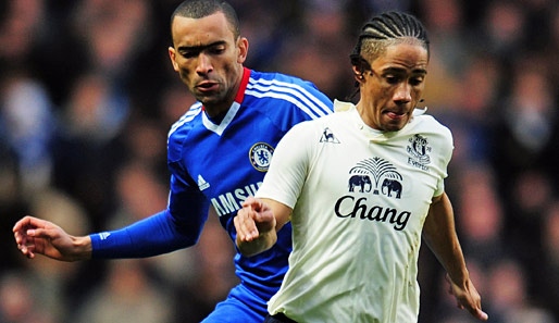 Chelseas Jose Bosingwa (l.) und Evertons Steven Pienaar könnten schon bald Teamkollegen sein