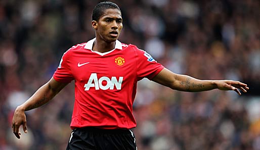 Luis Antonio Valencia hat seinen Vertrag bei Manchester United bis 2015 verlängert