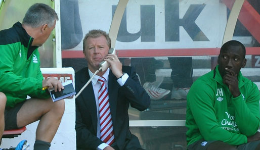 Steve McClaren (M.) begann im Juni als Teammanager bei Nottingham Forest