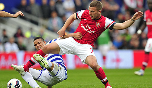 Lukas Podolski (r.) und der FC Arsenal laufen ab 2014 in Puma-Trikots auf