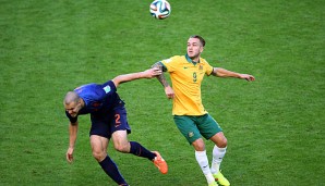 Adam Taggart (r.) konnte das 2:3 gegen die Niederlande (hier Ron Vlaar) nicht verhindern