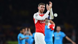 Per Mertesacker trifft am Sonntag mit Arsenal auf Manchester United