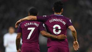 Ilkay Gündogan steht Raheem Sterling bei, nachdem dieser am vergangenen Wochenende von Teilen der Chelsea-Fans rassistisch beleidigt wurde.