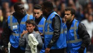 Der junge Flitzer bekam das Trikot von PSG-Star Neymar geschenkt.